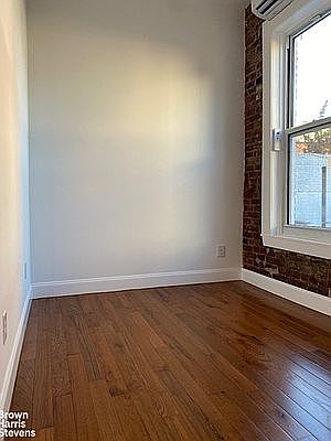 4th image of 231 Thompson St APT 18