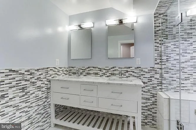 Building Photo - 411 Ridge St NW #1
