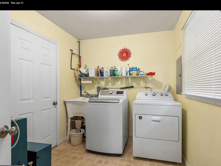 1027 Rozel Ave — Photo 7