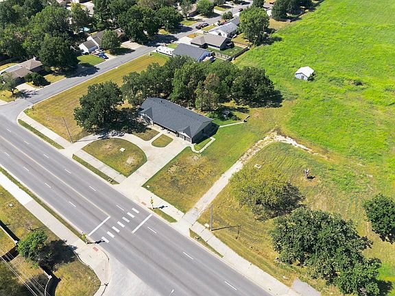 2nd image of 1611 N Rock Rd
