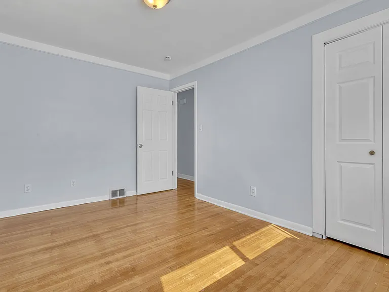 8484 Berwyn St — Photo 34