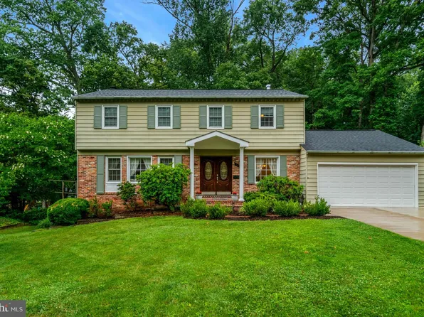 8304 Five Gates Rd, Annandale, VA 22003