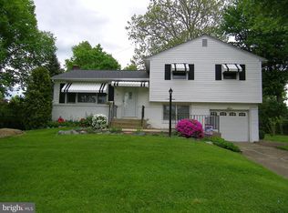 10 Sussex Rd, Mount Holly, NJ 08060