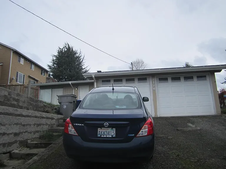 2128 NE 6th Ct — Photo 1