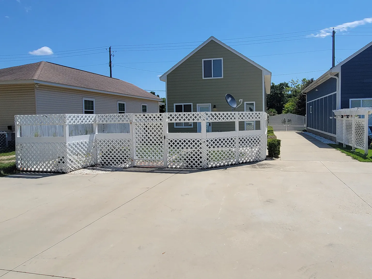 3 bed, 1296 sqft, $2,200 — Photo 3