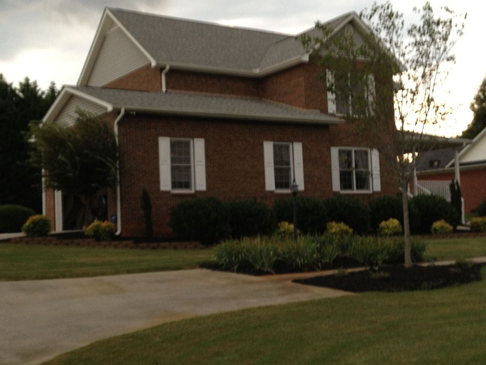 2nd image of 1142 McClellan Rd