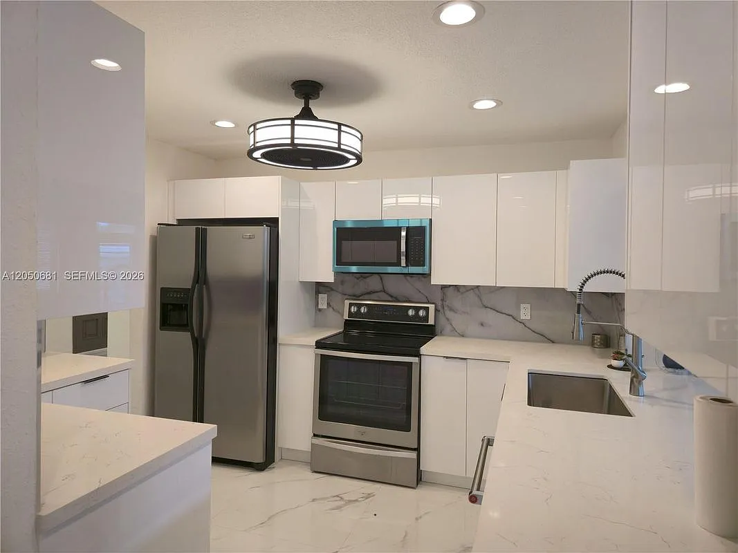 4 bed, 2.0 bath, 2256 sqft, $3,750 — Photo 3