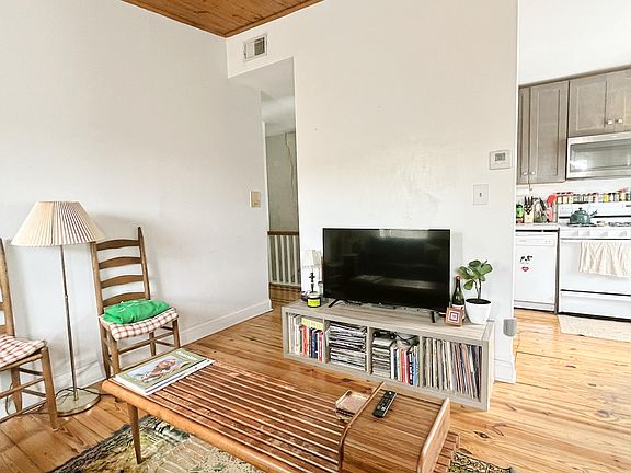 2nd image of 749-51 S 6th St #3