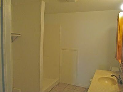 2nd image of 909 Lincoln Ave