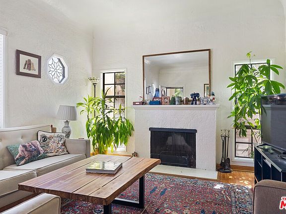 4th image of 1141 Grant Ave