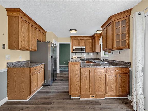 5th image of 2408 Cookshire Dr