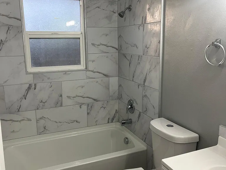 733 W Augusta Ave #1 — Photo 5