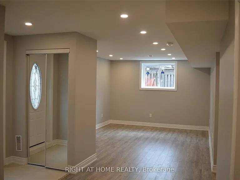 5332 Floral Hill Cres #BASEMENT — Photo 11
