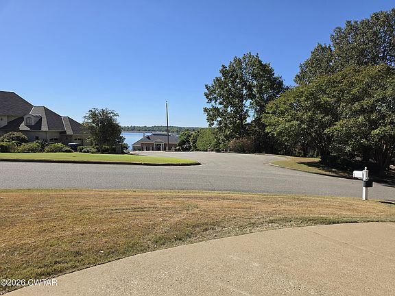 3rd image of 486 Lakeshore Dr