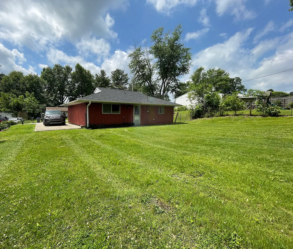 Building Photo - 326 S Poplar Dr