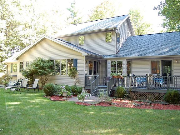 3rd image of 6913 Mayfair Dr
