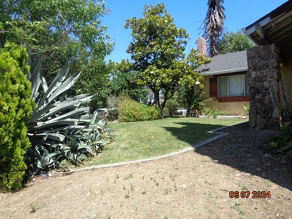 3rd image of 610 E Creekside Cir