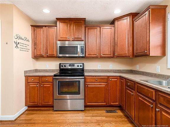 3rd image of 46 Eisenhower Ct