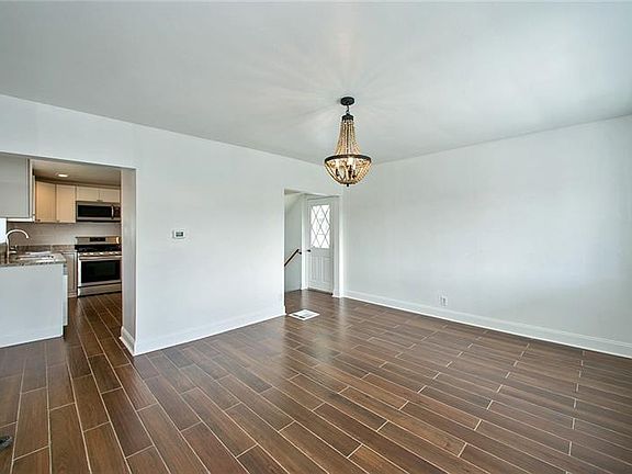 5th image of 509 Bluff St