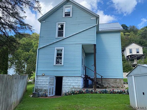 3rd image of 320 Main St