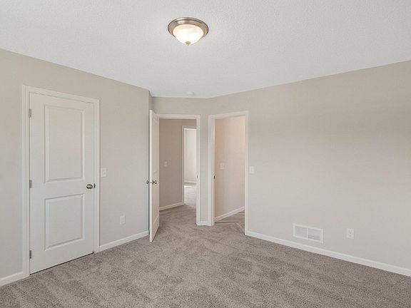 5th image of 39822 Fawn Ave