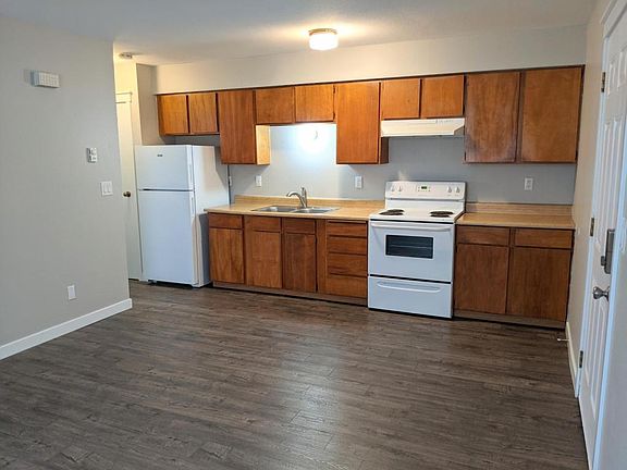 2nd image of 920 W Entiat Ave APT C