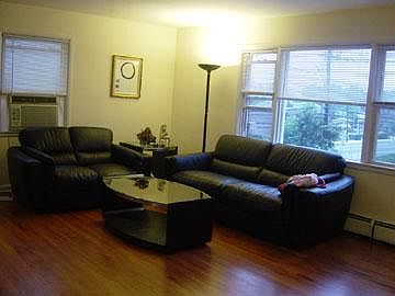 2nd image of 982 Slocum Ave Fl 1ST