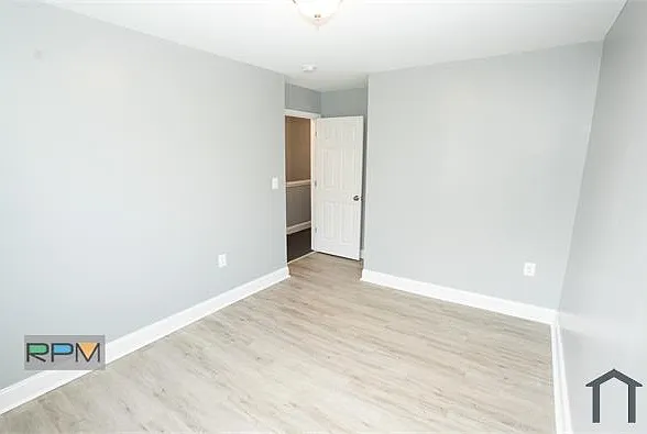 3969 Brooklyn Ave — Photo 6