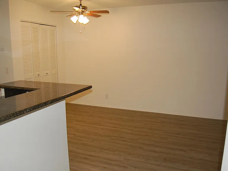 1232 Harvard St #6 — Photo 9