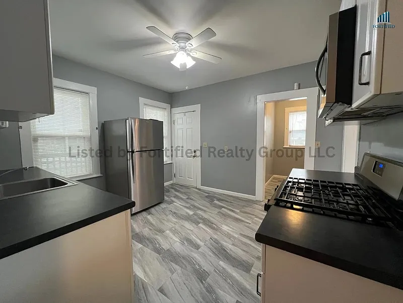 142 Washington St — Photo 4