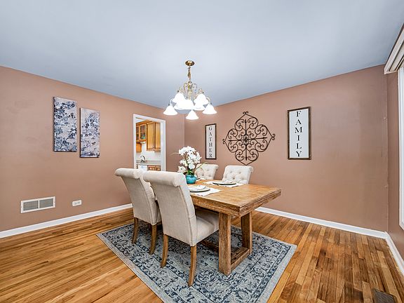 3rd image of 1301 Brush Hill Cir