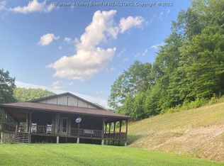 139 Mountain View Rd, Clendenin, WV 25045