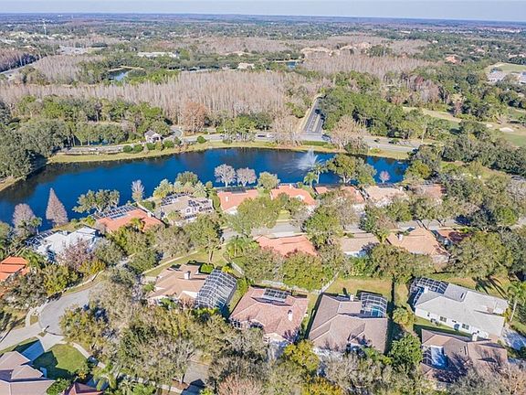 5th image of 17940 Holly Brook Dr