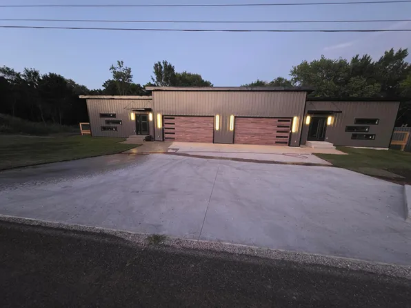 1541 N Eisenhower St #1, Monett, MO 65708