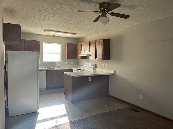 2nd image of 427 Sycamore Dr #427