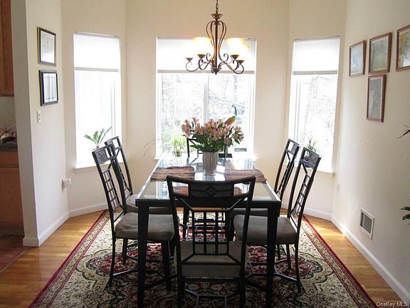 4th image of 422 Arlington Ct #422