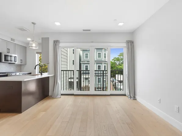 287 Maverick St #U202, Boston, MA 02128