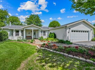 14 Devonshire Ct, Grayslake, IL 60030