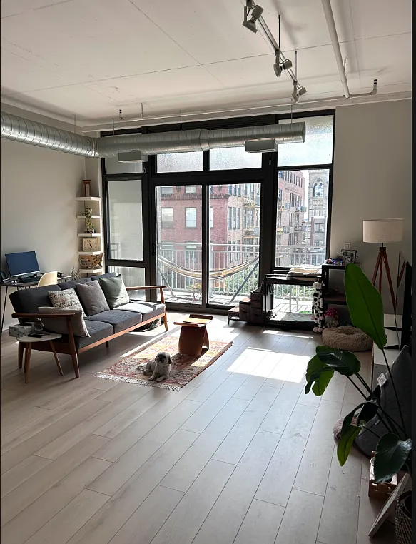 1 bed, 1.0 bath, 988 sqft, $2,400 — Photo 1