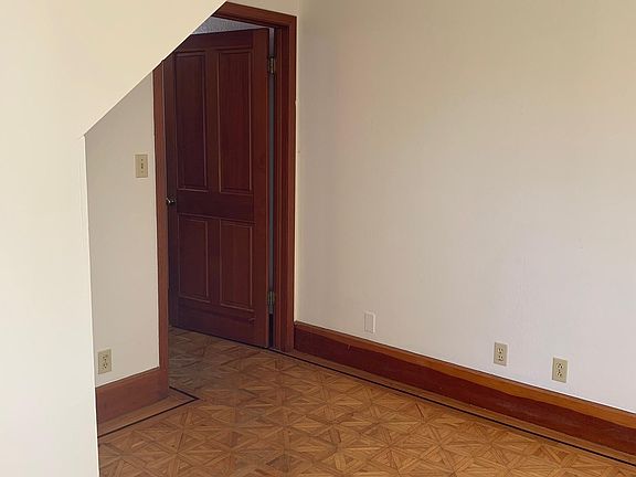 5th image of 6458 Arlington Blvd #A