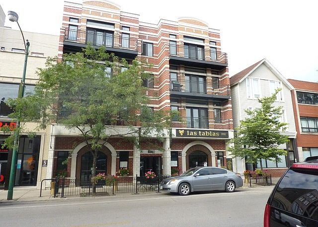 1st image of 2940 N Lincoln Ave