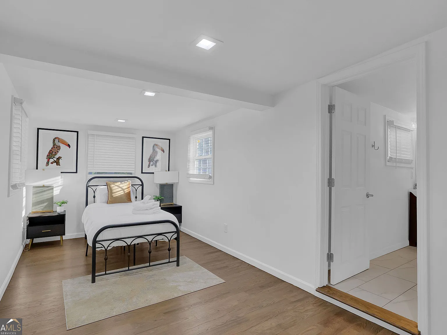8 bed, 6.0 bath, 5000 sqft, $14,000 — Photo 4