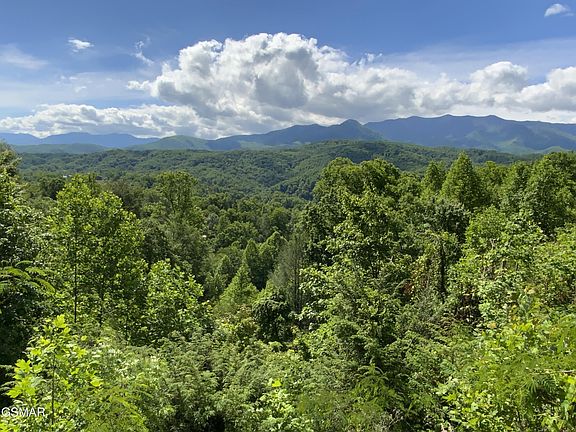 3rd image of 505 Crest Rd