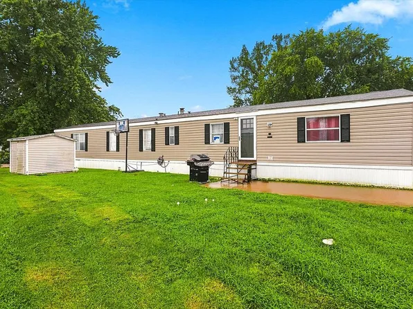 7 East St, Tiffin, IA 52340