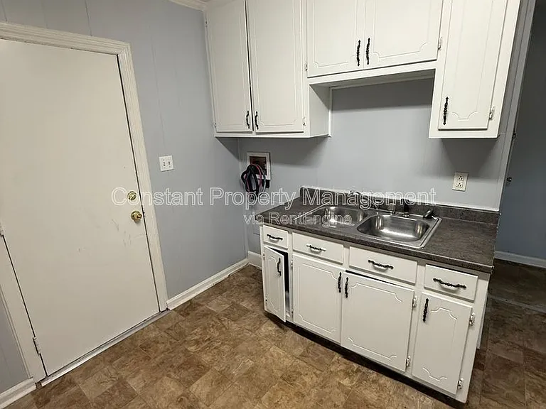 1110 Dewey St — Photo 8