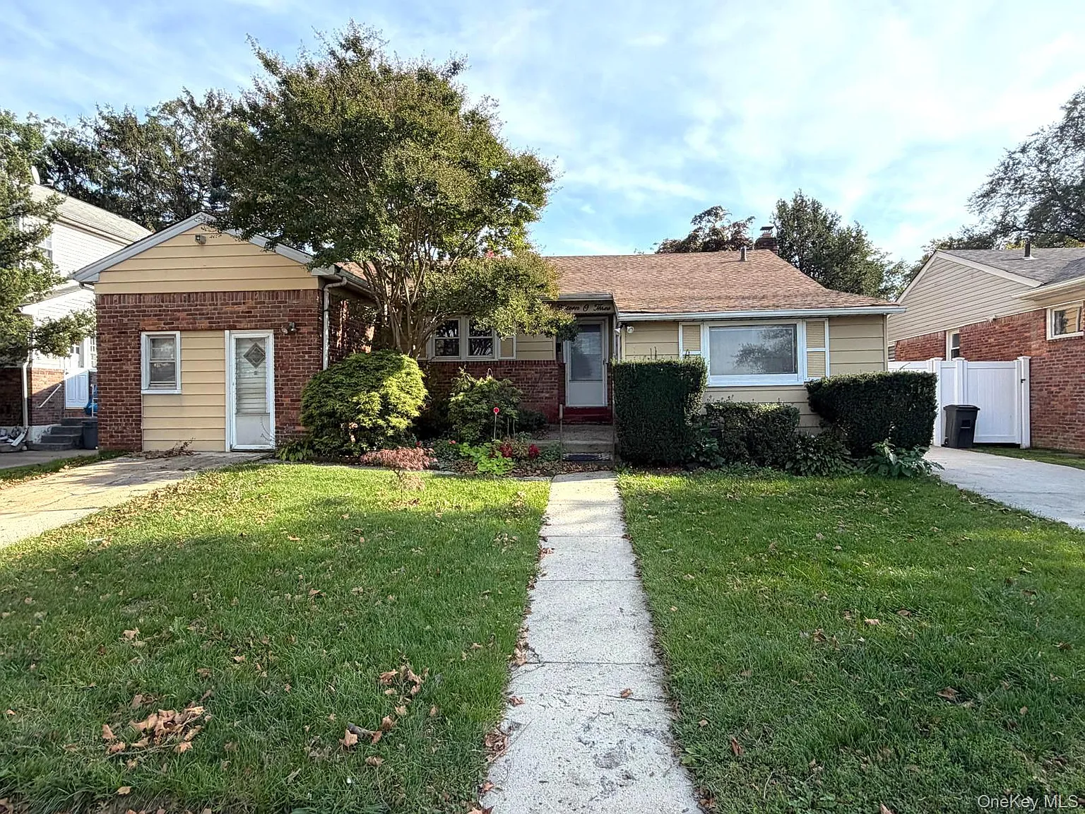 3 bed, 1.0 bath, 1558 sqft, $3,000 — Photo 1