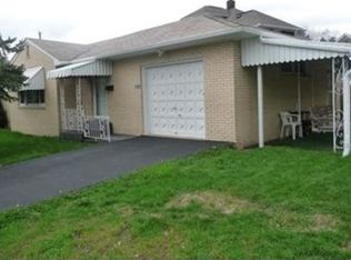1150 Bon Air Dr, Sharon, PA 16146