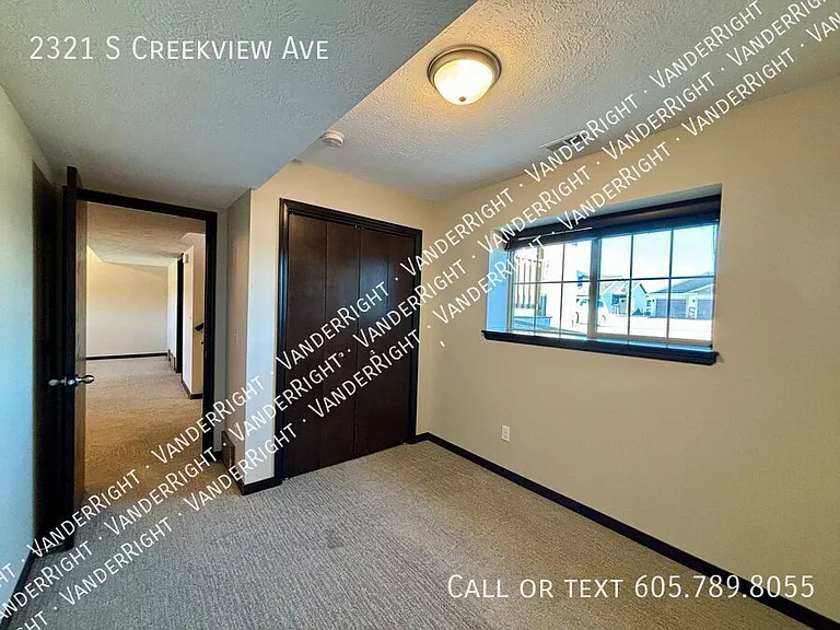 2321 S Creekview Ave — Photo 19