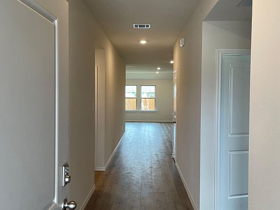 4th image of 2922 Jasmine Dr
