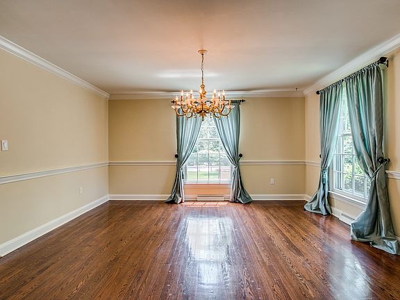 3rd image of 3906 Ardleigh Dr